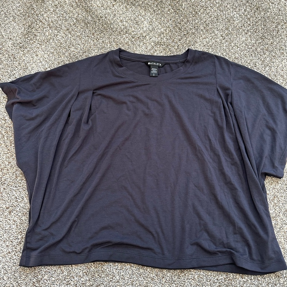 Athleta short sleeve boxy top.  EUC. Size large.